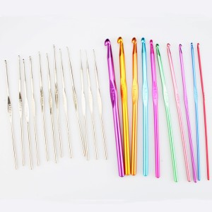 Набор крючков в цветном футляре