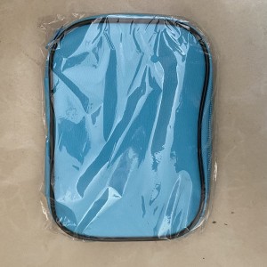 Набор крючков в цветном футляре