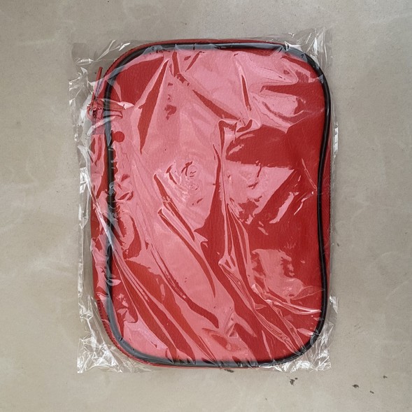 Набор крючков в цветном футляре