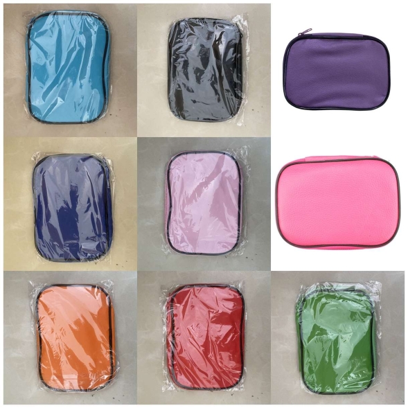 Набор крючков в цветном футляре